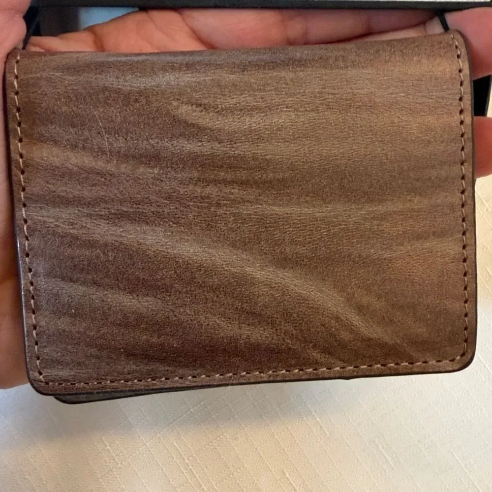 J. FOLD LEATHER CARRIER WALLET.  NEW IN BOX
